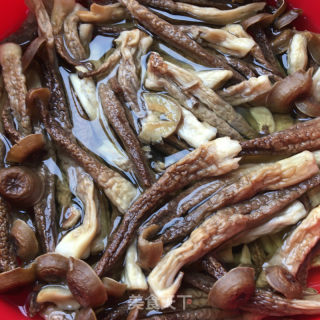 肉末炒鹿茸菇的做法步骤：1