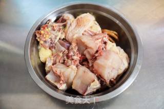 红烧鸡肉豆腐结的做法步骤：2