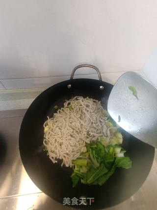 白菜炒粉条的做法步骤：4