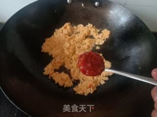 香菜炒鸡蛋的做法步骤：3