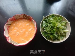 香菜炒鸡蛋的做法步骤：1