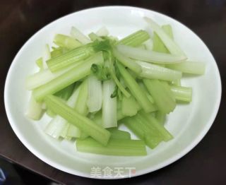 白灼西芹的做法步骤：7