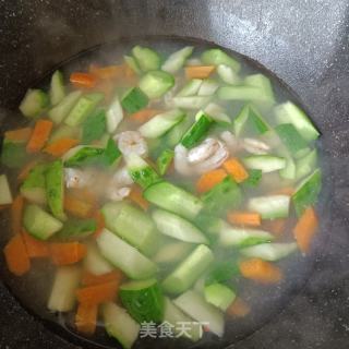 黄瓜炒虾仁的做法步骤：4