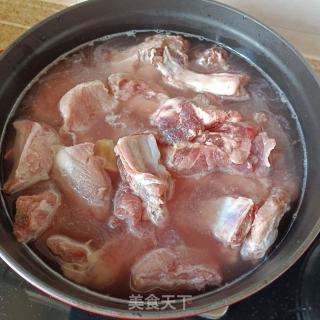 红烧肋排的做法步骤：1