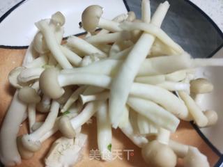 白玉菇炒油菜的做法步骤：3