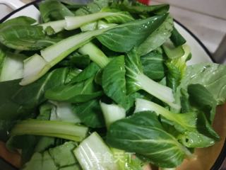 白玉菇炒油菜的做法步骤：2
