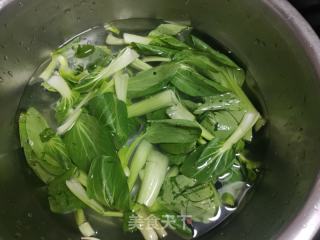 白玉菇炒油菜的做法步骤：1