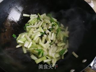 千张炒青菜的做法步骤：4
