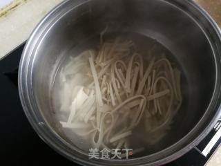 千张炒青菜的做法步骤：2