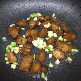 五花肉炒包心菜的做法步骤：3