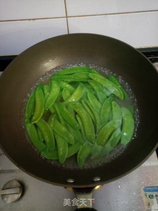 凉拌荷兰豆的做法步骤：1