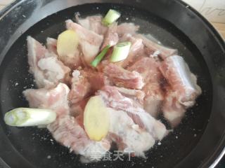 板栗烧排骨的做法步骤：1