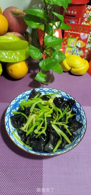 香芹炒黑木耳的做法步骤：10