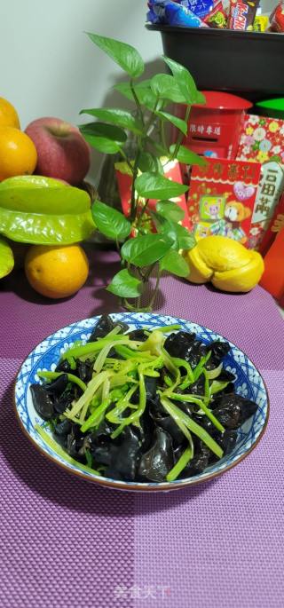香芹炒黑木耳的做法步骤：9