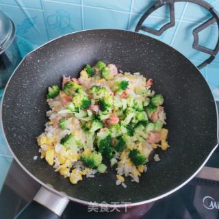 西蓝花炒饭的做法步骤：6
