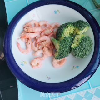 西蓝花炒饭的做法步骤：1