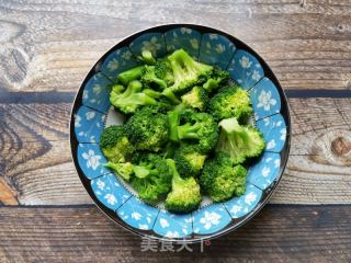 西兰花拌海参的做法步骤：3
