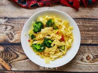 西兰花娃娃菜拌豆腐皮的做法步骤：7