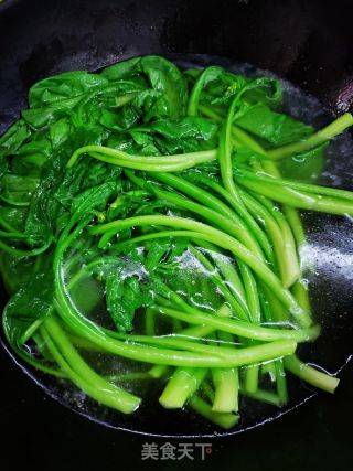 白灼菜心的做法步骤：3