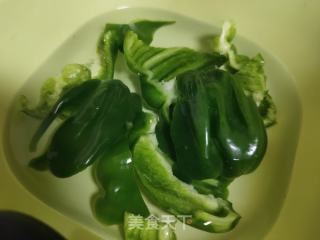 青椒末炒鸡蛋的做法步骤：1
