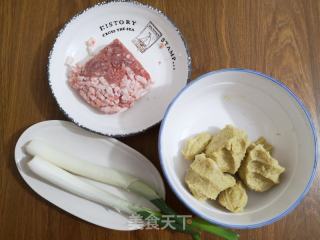 酸菜猪肉饺子的做法步骤：2