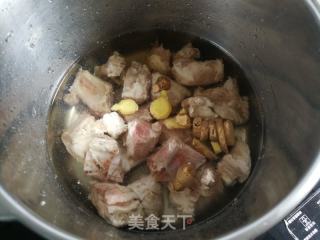 胡萝卜土豆炖排骨的做法步骤：3
