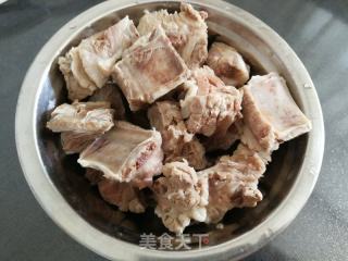 胡萝卜土豆炖排骨的做法步骤：2