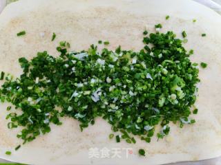 葱油饼的做法步骤：4