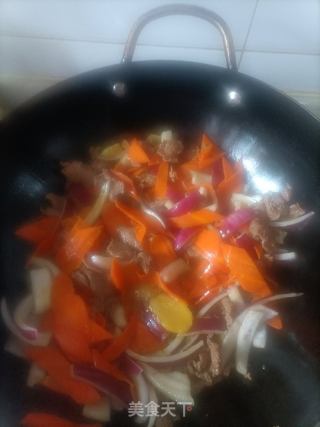 胡萝卜炒驴肉的做法步骤：9