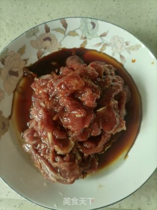 胡萝卜炒驴肉的做法步骤：1