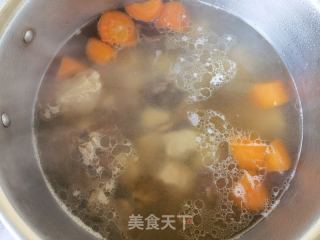 胡萝卜山药白参菌排骨汤的做法步骤：14
