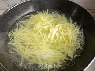 酸辣土豆丝的做法步骤：3