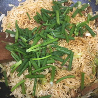 香葱五花肉丁炒面的做法步骤：10