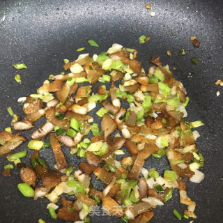 香葱五花肉丁炒面的做法步骤：6