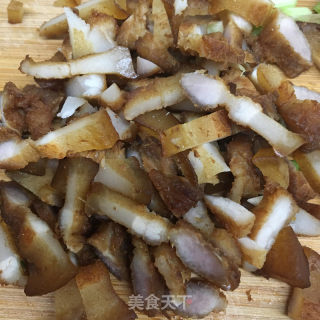 香葱五花肉丁炒面的做法步骤：3