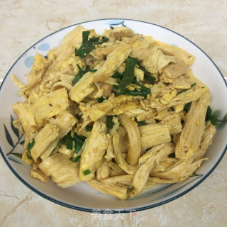 香葱鸡蛋炒腐竹的做法步骤：9