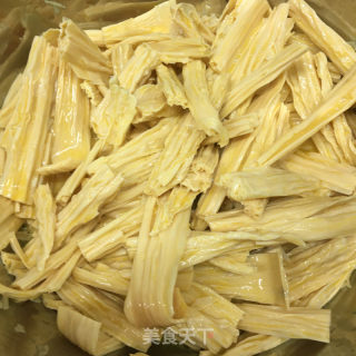 香葱鸡蛋炒腐竹的做法步骤：5