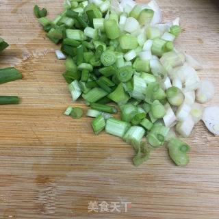 香葱鸡蛋炒腐竹的做法步骤：2