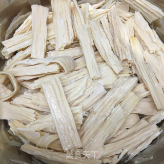 香葱鸡蛋炒腐竹的做法步骤：1