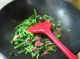 香卤鸭肫炒茼蒿的做法步骤：6