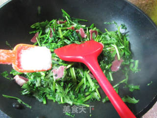 香卤鸭肫炒茼蒿的做法步骤：4
