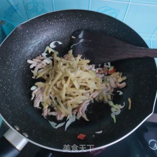 榨菜炒肉丝的做法步骤：6