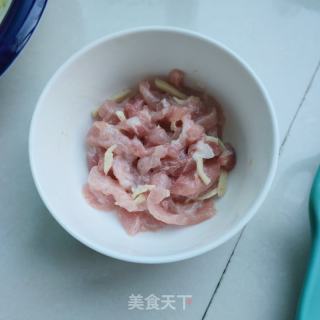 榨菜炒肉丝的做法步骤：2