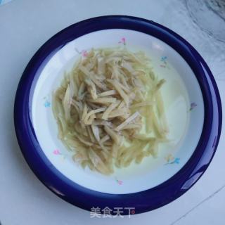 榨菜炒肉丝的做法步骤：1
