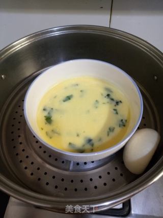 裙带菜虾仁蒸蛋羹的做法步骤：5