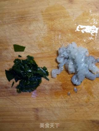 裙带菜虾仁蒸蛋羹的做法步骤：3