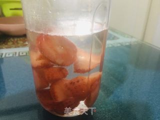 草莓汁的做法步骤：2