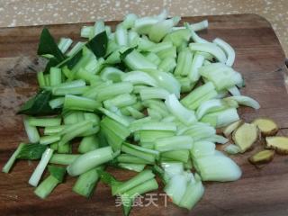 虾仁炒菜帮的做法步骤：3