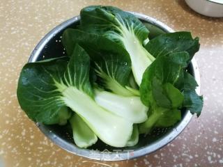 虾仁炒菜帮的做法步骤：2