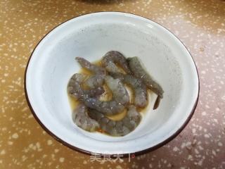 虾仁炒菜帮的做法步骤：1